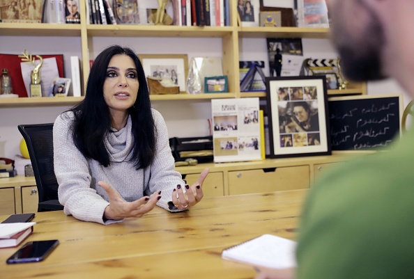 -La réalisatrice libanaise Nadine Labaki accorde une interview à l'AFP dans son bureau de Beyrouth, le 16 février 2019. Photo de JOSEPH EID / AFP / Getty Images.