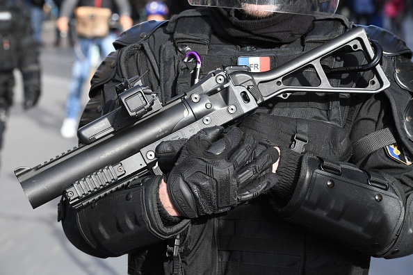 Le ministre de l'Intérieur Christophe Castaner a détaillé les produits chimiques marquants (PMC) qui devraient être utilisés par les forces de l'ordre lors de prochaines manifestations.  (Photo : MEHDI FEDOUACH/AFP/Getty Images)