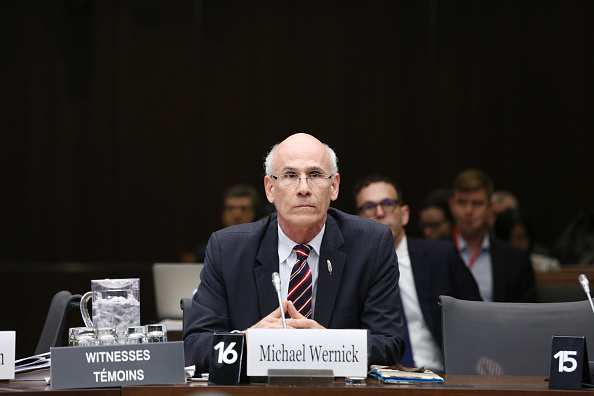 Le greffier du Conseil du Canada, Michael Wernick, attend de témoigner devant le comité de la justice de la Chambre des communes, le 6 mars 2019, à Ottawa. Le Premier ministre Justin Trudeau et ses principaux collaborateurs sont accusés d'ingérence dans une enquête criminelle fédérale menée contre SNC-Lavalin, une importante firme d'ingénierie canadienne. (Photo : Dave Chan/Getty Images)