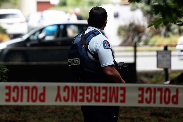 Nouvelle Zélande : un policier sécurise la zone devant la mosquée Masjid al Noor après une fusillade à Christchurch. 15 mars 2019.      (Photo : TESSA BURROWS/AFP/Getty Images)