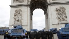 « Gilets jaunes » : de la poudre lacrymogène diffusée samedi par un blindé