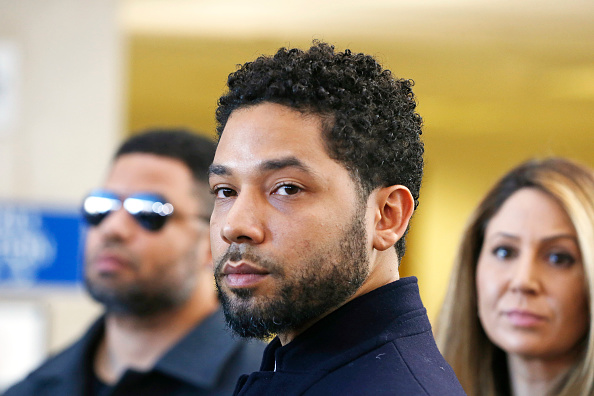 -L’acteur Jussie Smollett après sa comparution devant le tribunal de Leighton Courthouse le 26 mars 2019 à Chicago, dans l'Illinois. Ce matin au tribunal, il a été annoncé que toutes les accusations portées contre l’acteur étaient supprimées. Photo de Nuccio DiNuzzo / Getty Images.