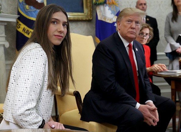 -Le président des États-Unis, Donald Trump, rencontre Fabiana Rosales épouse du chef de l'opposition vénézuélienne Juan Guaido, au bureau ovale de la Maison-Blanche le 27 mars 2019 à Washington, DC. photo de Win McNamee / Getty Images.