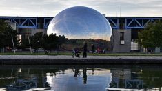 A Paris, une bibliothèque devenue lieu de refuge pour les migrants