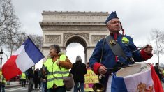 Échange tendu entre un gilet jaune et un député de la majorité sur LCI : « Il y en a ras-le-bol d’aller bosser pour des clopinettes ! »