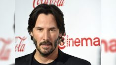 Keanu Reeves, l’acteur de « John Wick », mène les passagers d’un avion atterri d’urgence dans un épique voyage sur la route