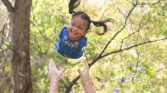 Un couple de l’Utah adopte un bébé philippin sans membres, et leur vie n’a plus jamais été la même