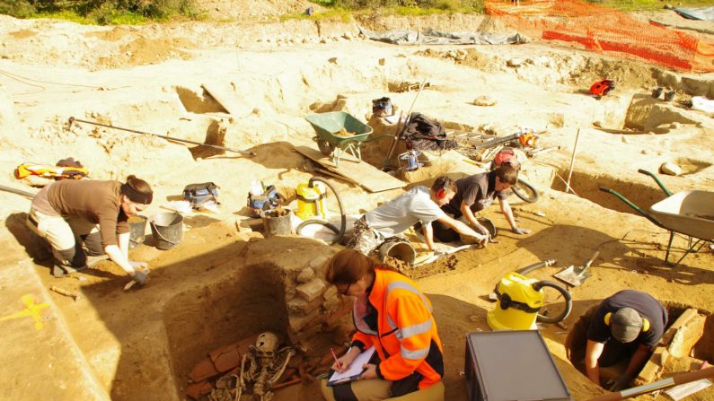 -Une chambre funéraire étrusque creusée dans la roche d'un peu plus d'un mètre cube, suscite beaucoup d'espoir. Photo INRAP.