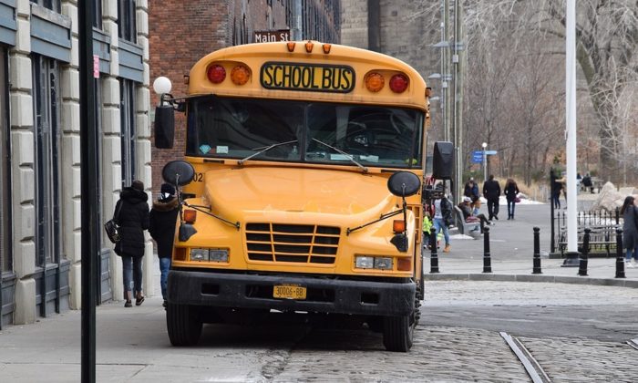 Stock image d'un autobus scolaire. (Michael Schueller / Pixabay)