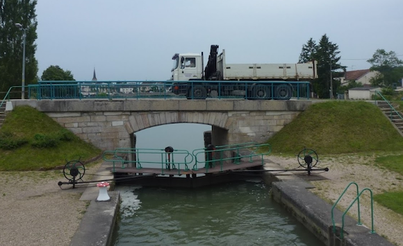 Un petit chien est coincé dans une buse passant sous le canal de Bourgogne en Côte-d'Or. (Photo d'illustration : Googlemaps)