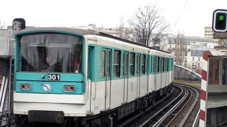 Des métros et tramways la nuit à Paris, un samedi par mois de septembre à mars