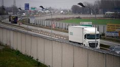 Des faux policiers braquent un poids lourd rempli de marchandises Louis Vuitton