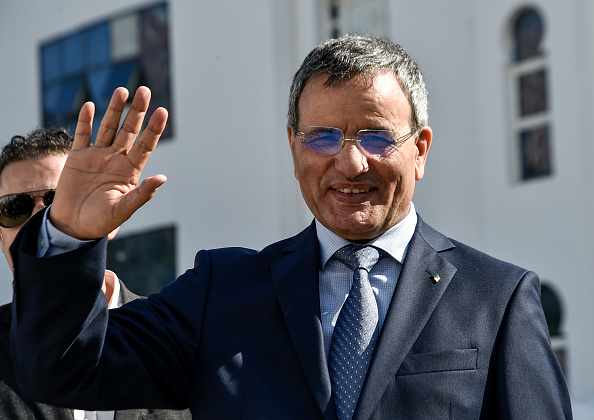 -Le général à la retraite de l'armée algérienne Ali Ghediri a salué l'arrivée de son candidat devant le Conseil constitutionnel pour la prochaine élection présidentielle. Photo de RYAD KRAMDI / AFP / Getty Images.