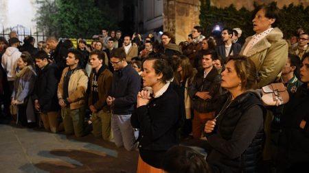 « Paris est défiguré ! » le choc et les larmes devant Notre-Dame de Paris en flammes