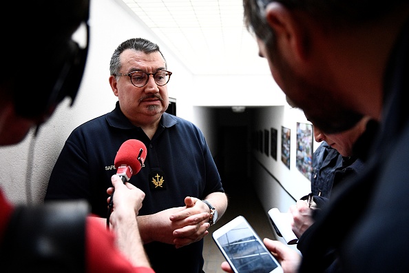 -Jean-Marc Fournier, aumônier des pompiers de Paris (Brigade des sapeurs-pompiers de Paris, BSPP), a répondu aux questions des journalistes le 17 avril 2019, à la caserne des pompiers rue du Cardinal Lemoine, près de la cathédrale de Paris. Photo de Martin BUREAU / AFP / Getty Images.