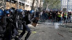 « Gilets jaunes »: des manifestants lancent « Suicidez-vous, suicidez-vous ! » aux policiers sur la place de la République – réactions