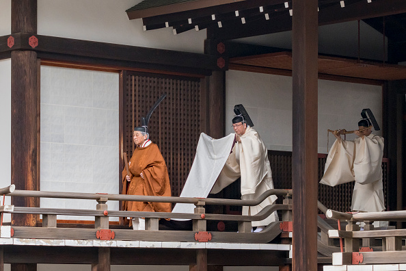 -Dans cette image, fournie par l'empereur Akihito, nous assistons à la cérémonie d'ouverture d’abdication au palais impérial le 30 avril 2019 à Tokyo, Japon. Photo de Handout / Agence des ménages impériaux du Japon via Getty Images.