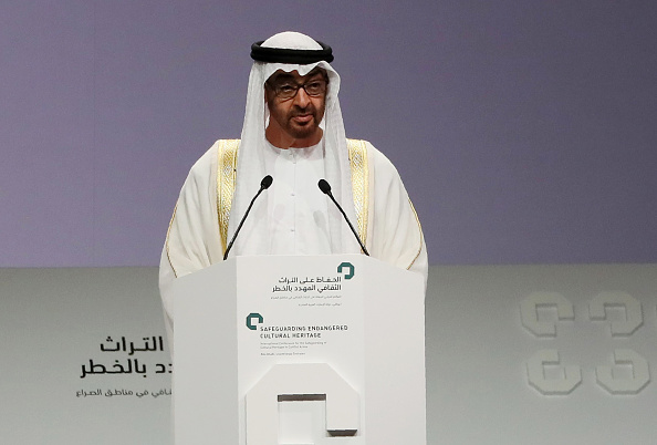 -Le prince héritier d'Abou Dhabi, Cheikh Mohamed bin Zayed al-Nahya et le royaume saoudien ont brièvement réagi dimanche à la chute du président soudanais Omar el-Béchir. Photo KARIM SAHIB / AFP / Getty Images.