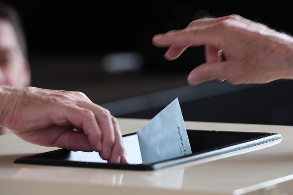 Le Rassemblement national (24%) passe en tête des intentions de vote aux élections européennes devant La République en Marche (21%) à un mois du scrutin, selon un sondage OpinionWay-Tilder  (Photo : FREDERICK FLORIN/AFP/Getty Images)