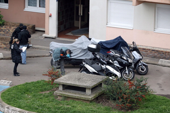 Agacé par les allées et venues d’un individu faisant du rodéo sur un deux-roues, un septuagénaire a demandé au fauteur de troubles de se tenir à carreaux. Le conducteur a préféré lui foncer dessus. Photo d’illustration. Crédit : KENZO TRIBOUILLARD/AFP/Getty Images.