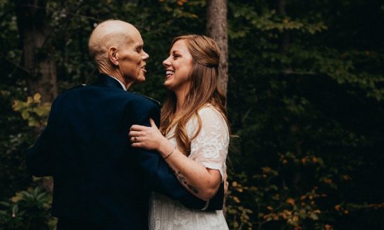 Becky A Carey avec son père, Tim, décédé le 29 mars 2019. (Fonds commémoratif de la famille Carey/GoFundMe) 