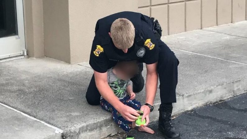 Un enfant de bas âge a été trouvé errant dans un parking de Floride sans vêtements. (Panama City)