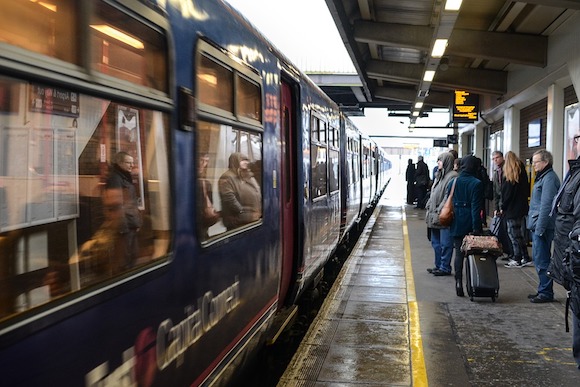 Une doctorante oublie sa thèse dans un train... (Photo d'illustration : Pixabay)