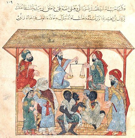 -Aux premiers temps de l'islam, des marchands arabes ont vendu au Moyen-Orient et en Afrique du Nord des milliers d'esclaves venus notamment du Soudan. Manuscrit arabe du marché aux esclaves de la Bibliothèque nationale de France. Image Wikipédia bibliothèque nationale de France.