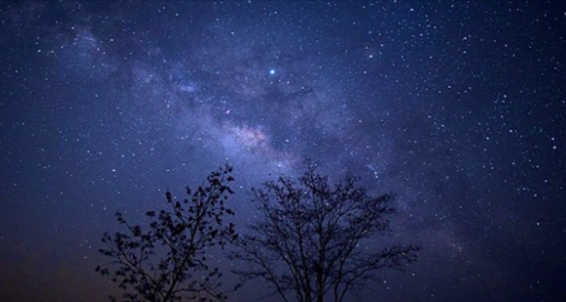 La Voie lactée dans le ciel au-dessus de Taungdwingyi, en Birmanie, à près de 100 km de Naypyidaw au début du 10 mars 2019. (YE AUNG THU/AFP/Getty Images)