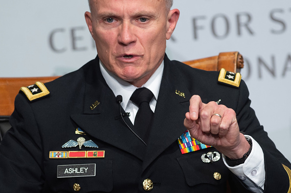 Le Lieutenant-général Robert Ashley, directeur de la Defense Intelligence Agency, parle des questions de sécurité nationale au Centre d'études stratégiques et internationales (CSIS) à Washington, DC, le 17 septembre  2018.(Photo : SAUL LOEB/AFP/Getty Images)