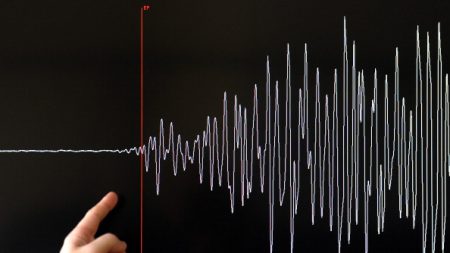 Deux puissants séismes ont eu lieu au large du Japon, qui s’attend maintenant à un tsunami