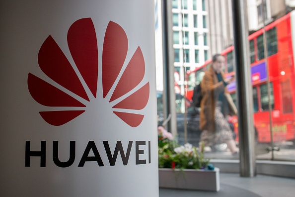 Donald Trump a interdit aux groupes américains de commercer dans les télécommunications avec des sociétés étrangères jugées "à risque" pour la sécurité nationale, une mesure ciblant spécifiquement Huawei.(Photo : TOLGA AKMEN/AFP/Getty Images)