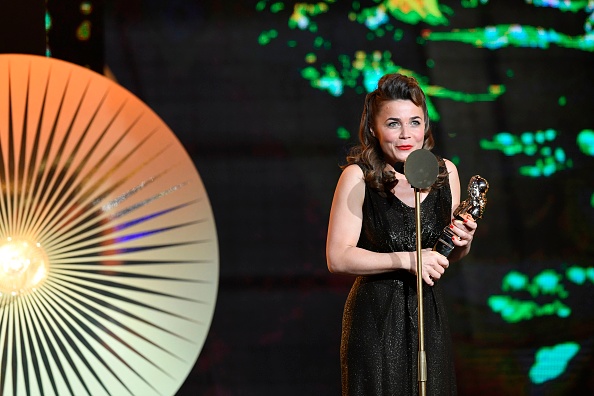 La comédienne Blanche Gardin s'exprime après avoir reçu la Molière de l'humour lors de la cérémonie de remise du 31e Prix Molières, sur la scène des Folies Bergeres à Paris le 13 mai 2019.   (Photo. ALAIN JOCARD/AFP/Getty Images)