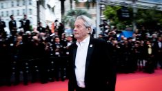 En larmes, le monstre sacré du 7e Art Alain Delon honoré à Cannes