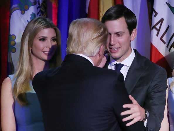 -L’administration Trump fait miroiter des idées "nouvelles" et "uniques" pour résoudre le conflit israélo-palestinien, Jared Kushner, conseiller du président et son équipe rapportent, qu’il a parlé à de nombreux hommes d'affaires ou citoyens lambda palestiniens, pour aboutir à un plan qui "peut être très acceptable par eux" car il "aidera les Palestiniens à avoir de la dignité" en "cassant ce cycle". Photo de Mark Wilson / Getty Images.