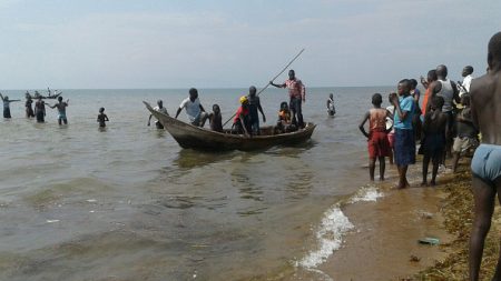 Ouganda: 8 morts et 15 disparus dans le chavirage d’un bateau