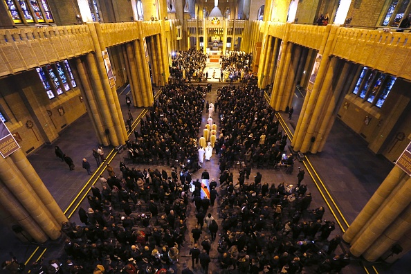 -La cérémonie funèbre du chef de l'opposition congolaise Etienne Tshisekedi a été célébré dans la basilique Koekelberg à Bruxelles, le 9 février 2017, ce n’est qu’aujourd’hui qu’il a pu retrouver la terre de ses ancêtres. Il a joué un rôle clé dans les négociations visant à résoudre pacifiquement la crise politique déclenchée par le refus du président Joseph Kabila de quitter le pouvoir Photo NICOLAS MAETERLINCK / AFP / Getty Images.