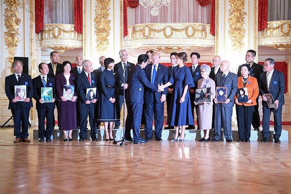 -Illustration- Une réunion avec des familles de familles enlevées par la Corée du Nord, au palais Akasaka, à Tokyo, le 6 novembre 2017. En vertu d'un accord conclu à Stockholm en mai 2014, la Corée du Nord a entrepris d'enquêter à nouveau sur tous les enlèvements de ressortissants japonais. Photo JIM WATSON / AFP / Getty Images.