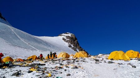 Trois nouveaux morts sur l’Everest embouteillé, sept cette saison