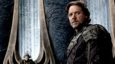 Russell Crowe est méconnaissable dans la nouvelle série américaine « The Loudest Voice »