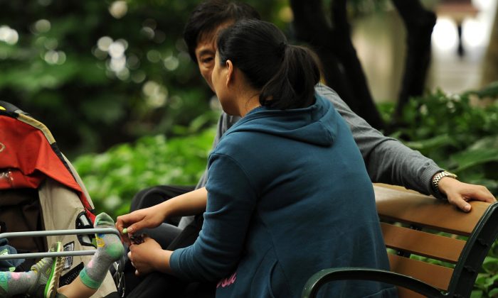 Un couple dans un parc (Peter Parks/AFP/GettyImage)