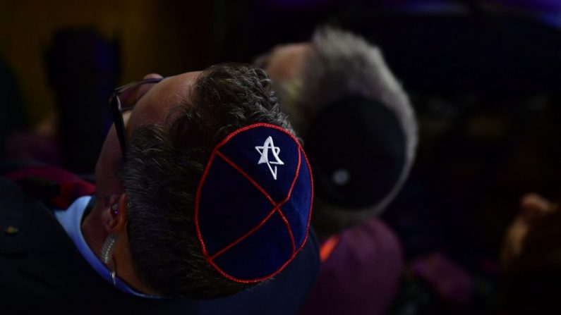 Une kippa juive avec une étoile de David est photographiée lors d'une cérémonie d'ordination à la synagogue Beth Zion à Berlin, Allemagne, le 8 octobre 2018. (Tobias Schwarz/AFP/Getty Images)