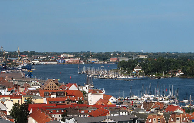 -Claus Ruhe Madsen est le premier étranger à être élu maire d'une grande ville en Allemagne grâce à sa victoire aux élections municipales de Rostock. Photo Wikipédia de Dark one.