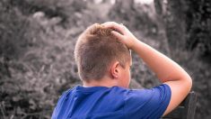 Une mère est arrêtée pour s’être précipitée à l’école et avoir affronté les intimidateurs de son enfant