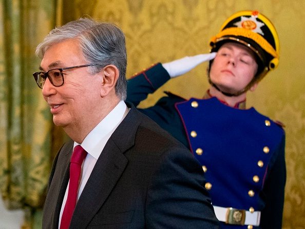 Le nouveau président du Kazakhstan, Kassym-Jomart Tokayev, se rend au Kremlin, à Moscou, pour une réunion avec le président russe le 3 avril 2019. (Photo : ALEXANDER ZEMLIANICHENKO/AFP/Getty Images)