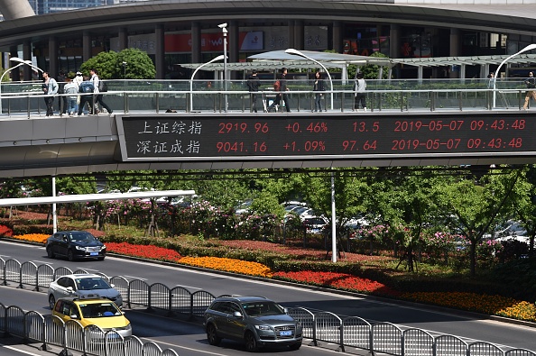 -Donald Trump a décidé de missionner les services du représentant américain au Commerce (USTR) d'étudier la possibilité d'imposer d'autres droits de douane sur le restant des importations de Chine. Photo par HECTOR RETAMAL / AFP / Getty Images.