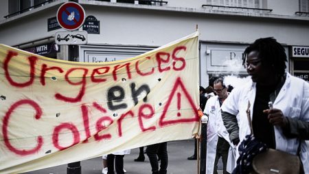 Urgences : le gouvernement débloque 70 millions d’euros de mesures immédiates