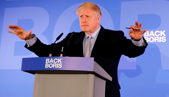 -Le député conservateur Boris Johnson s'exprime lors de son lancement de la campagne à la direction du Parti conservateur à Londres le 12 juin 2019. L'ancien secrétaire aux Affaires étrangères est le favori parmi 10 candidats pour succéder à May, qui a démissionné après avoir échoué à faire sortir la Grande-Bretagne de l'Union européenne comme prévu. Photo de Tolga AKMEN / AFP/ Getty Images.