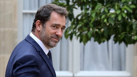 Immigration : Castaner relance le débat sur des quotas