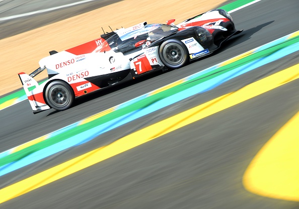 -Le Japonais Kamui Kobayashi, pilote, dirige sa Toyota TS050 Hybrid LMP1 en tête du warm-up de 3'19.647, le 15 juin 2019, au Mans, dans le nord-ouest de la France, avant la 87ème édition des 24 Heures Mans une course d'endurance. Photo de Jean-François MONIER / AFP / Getty Images.